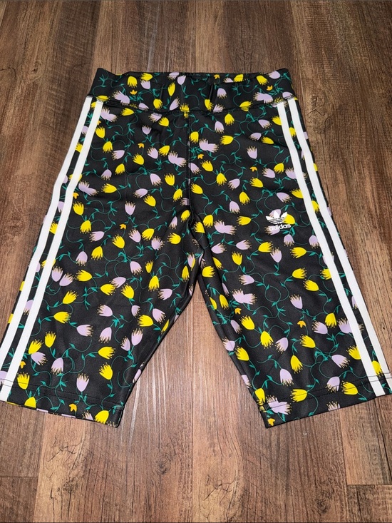 adidas Pants - Adidas Originals All Over Print Floral Trefoil Biker Shorts size S EEUC